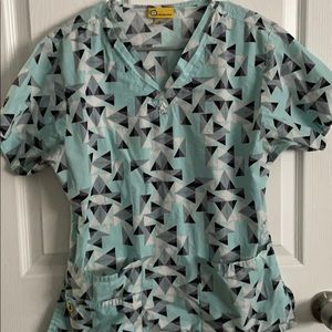 Wonder wink scrub top